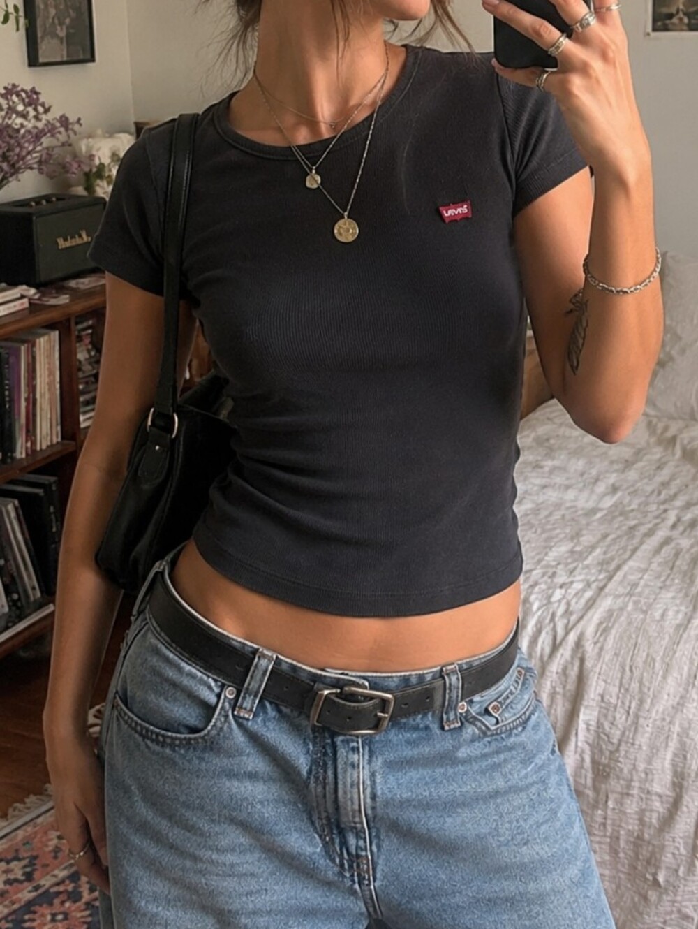 Levi’s Women’s Black Ribbed Baby Tee Red Tab Logo Size L